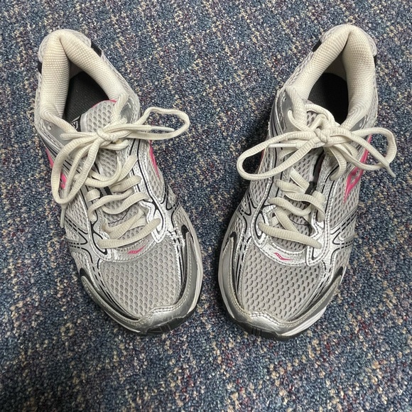 Preloved Women’s Saucony Oasis Running Shoes size 8.5 - Picture 15 of 16